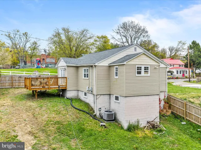 $200,000 | 273 Potomac Street, Paw Paw, WV 25434