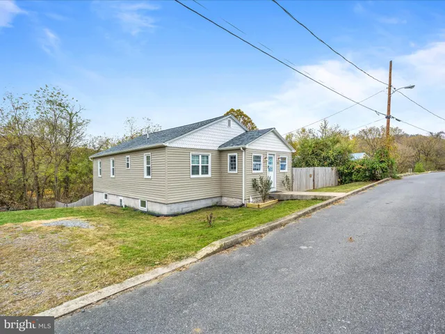 $200,000 | 273 Potomac Street, Paw Paw, WV 25434