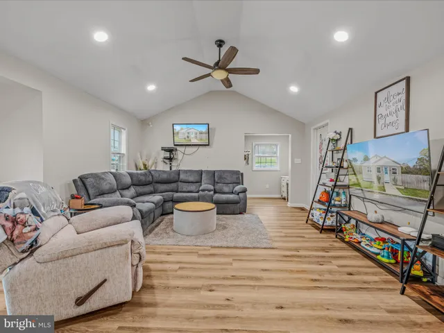 $200,000 | 273 Potomac Street, Paw Paw, WV 25434