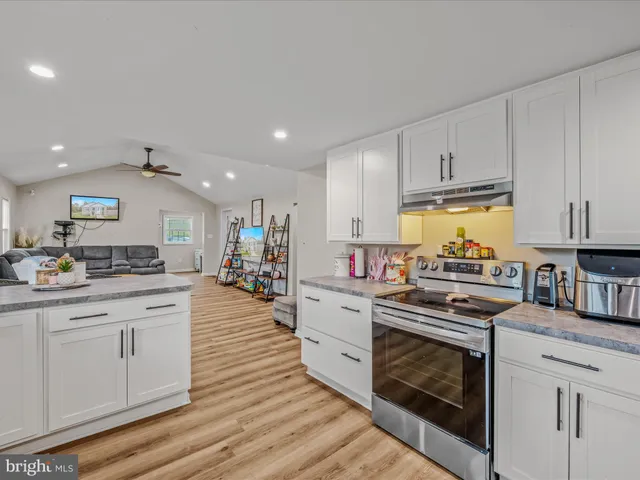 $200,000 | 273 Potomac Street, Paw Paw, WV 25434