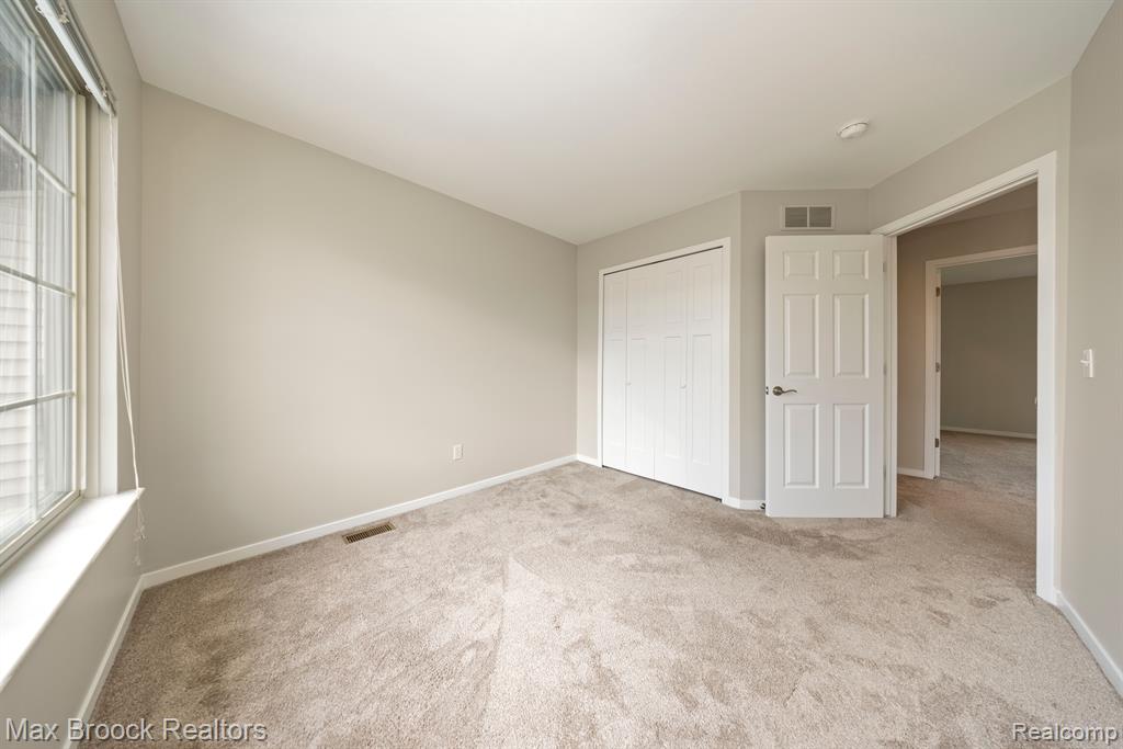 315 Oak Ridge Drive Pontiac, MI 48341 - Photo 15 of 26