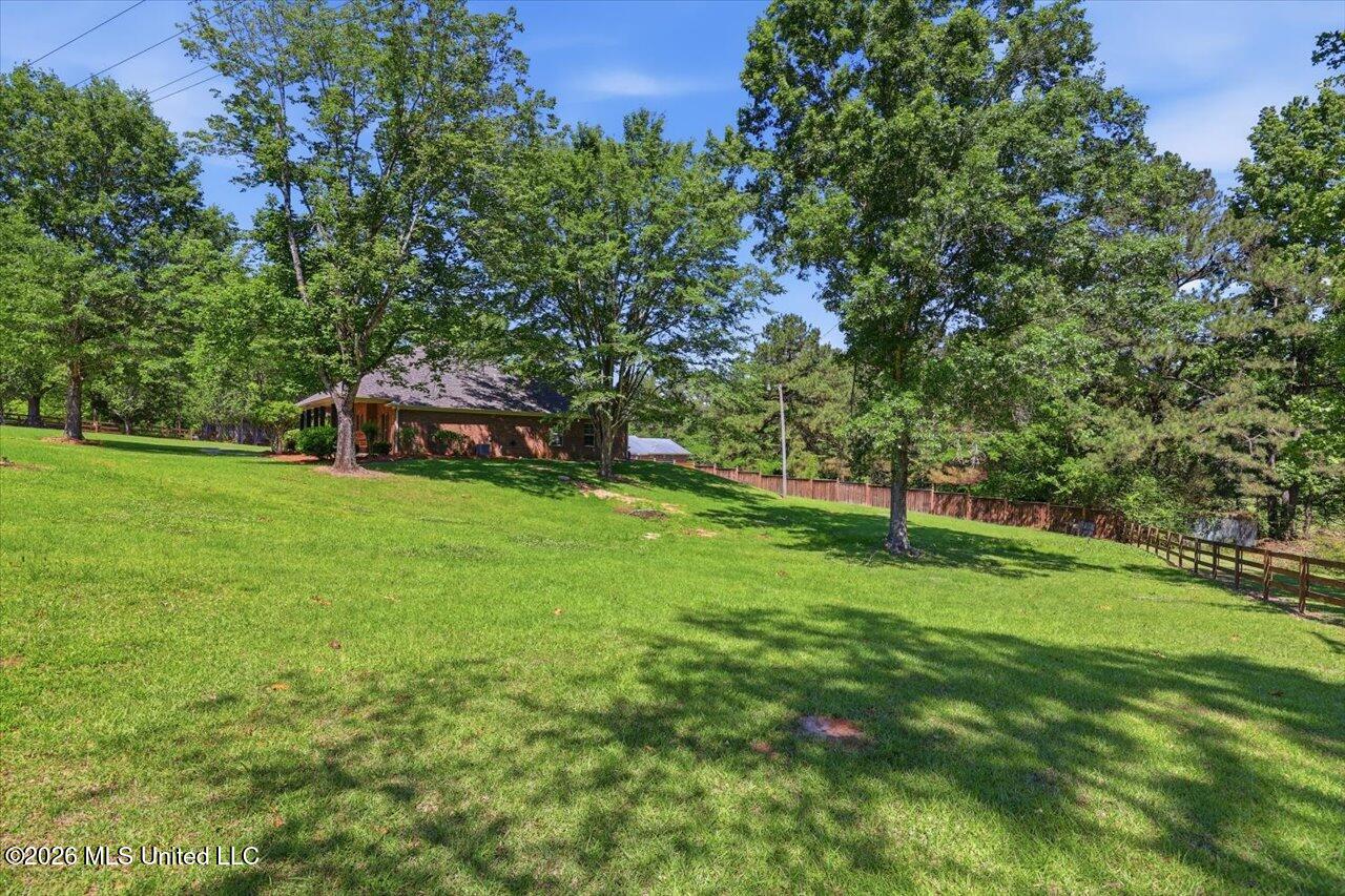 1800 White Road Florence, MS 39073 - Photo 4 of 43 IMG_7764