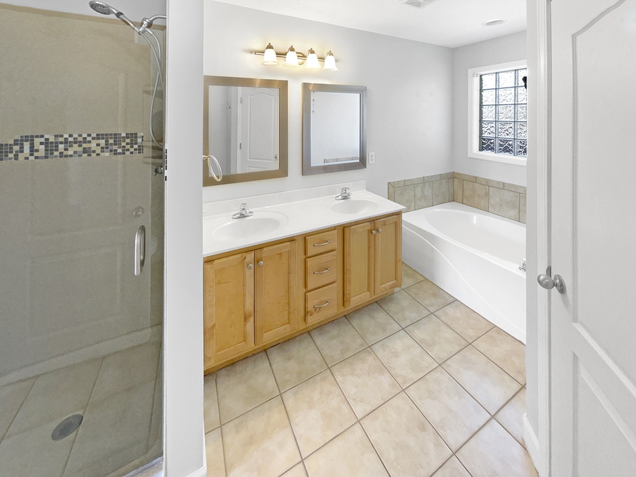 802 Riata Court Smyrna, TN 37167 - Photo 8 of 16 a bathroom with a tub a sink and a mirror