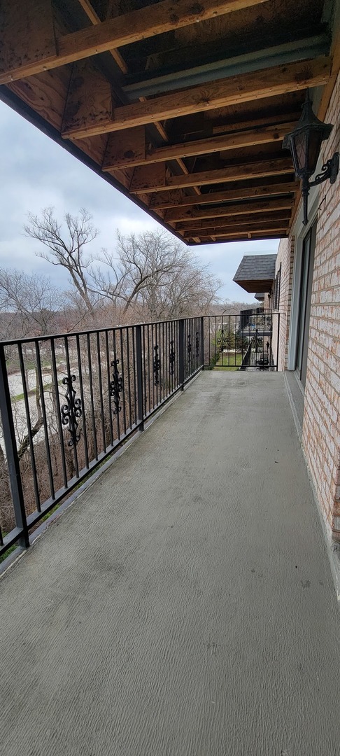 1-s150 Spring Road, Unit 5C Oak Brook, IL 60181 - Photo 11 of 12 a view of a porch