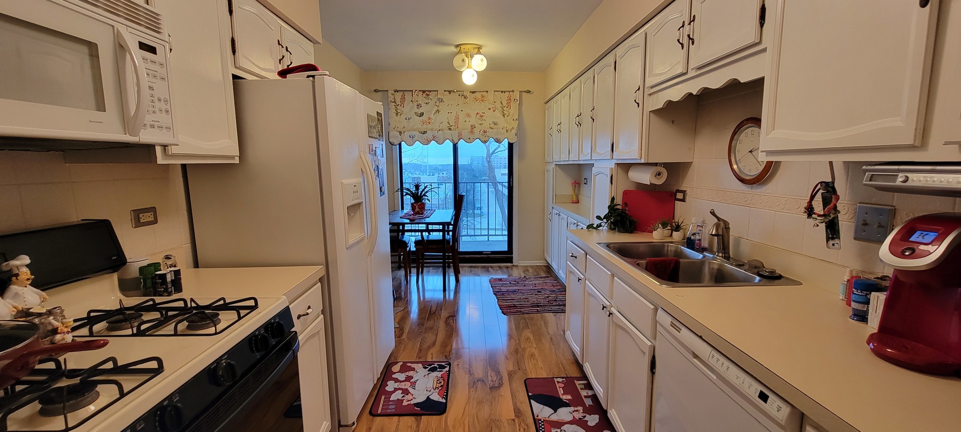 1-s150 Spring Road, Unit 5C Oak Brook, IL 60181 - Photo 5 of 12 a kitchen with refrigerator a stove and cabinets