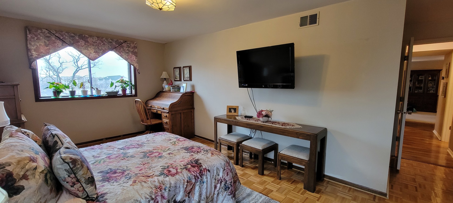 1-s150 Spring Road, Unit 5C Oak Brook, IL 60181 - Photo 8 of 12 a bedroom with a bed and a a flat tv screen on wall