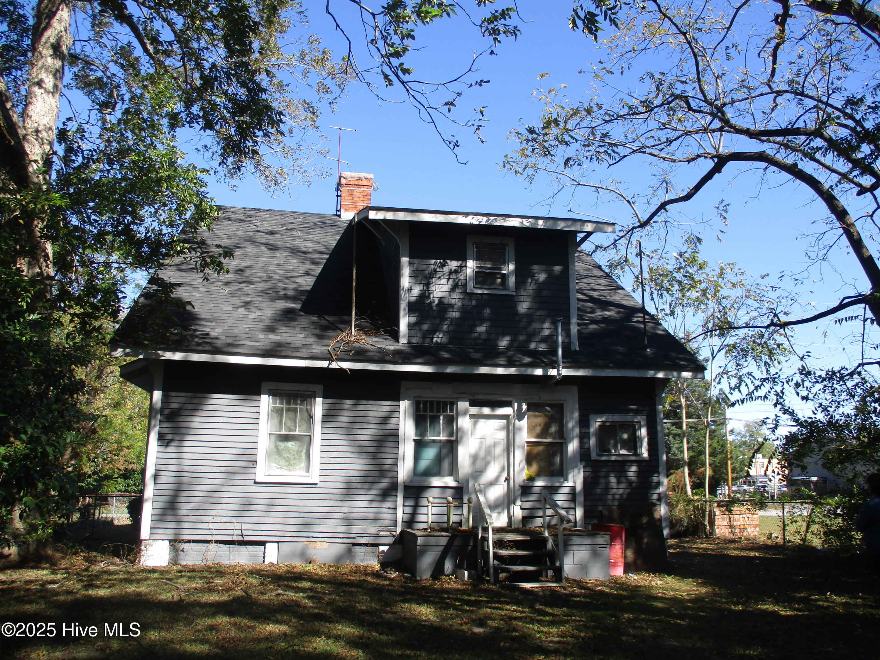 113 East Bright Street Kinston, NC 28501 - Photo 3 of 21 IMG_1325