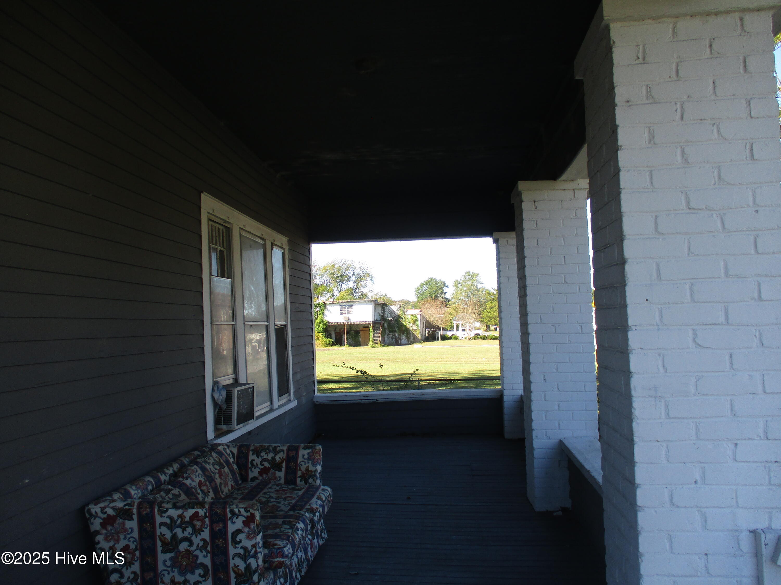 113 East Bright Street Kinston, NC 28501 - Photo 4 of 21 IMG_1328