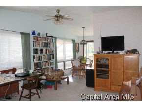 8100 Cascade Road Rochester, IL 62563 - Photo 4 of 24