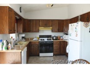 8100 Cascade Road Rochester, IL 62563 - Photo 6 of 24