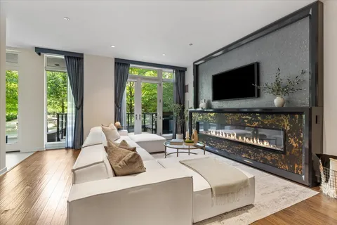 $2,319,000 | 194 North Park Drive, Chicago, IL 60601