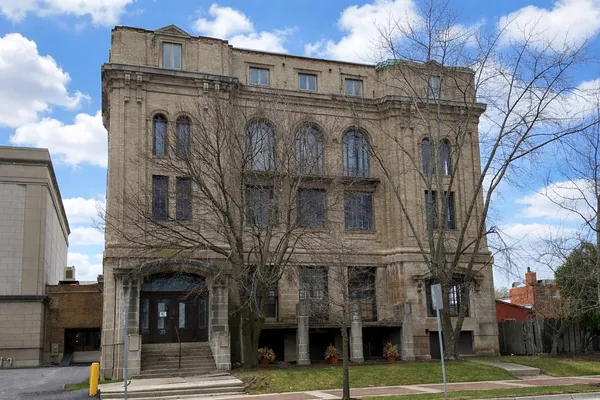 $2,000,000 | 220 North Sheridan Road, Waukegan, IL 60085