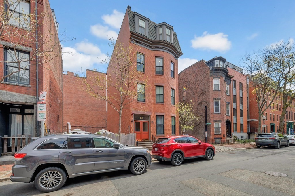 10 East Springfield Street, Unit 3 Boston, MA 02118 - Photo 26 of 26 a front view of a residential apartment building with a parking space