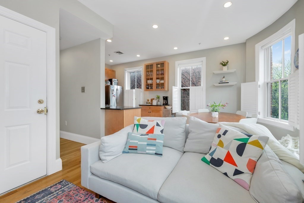 10 East Springfield Street, Unit 3 Boston, MA 02118 - Photo 7 of 26 a living room with furniture and window