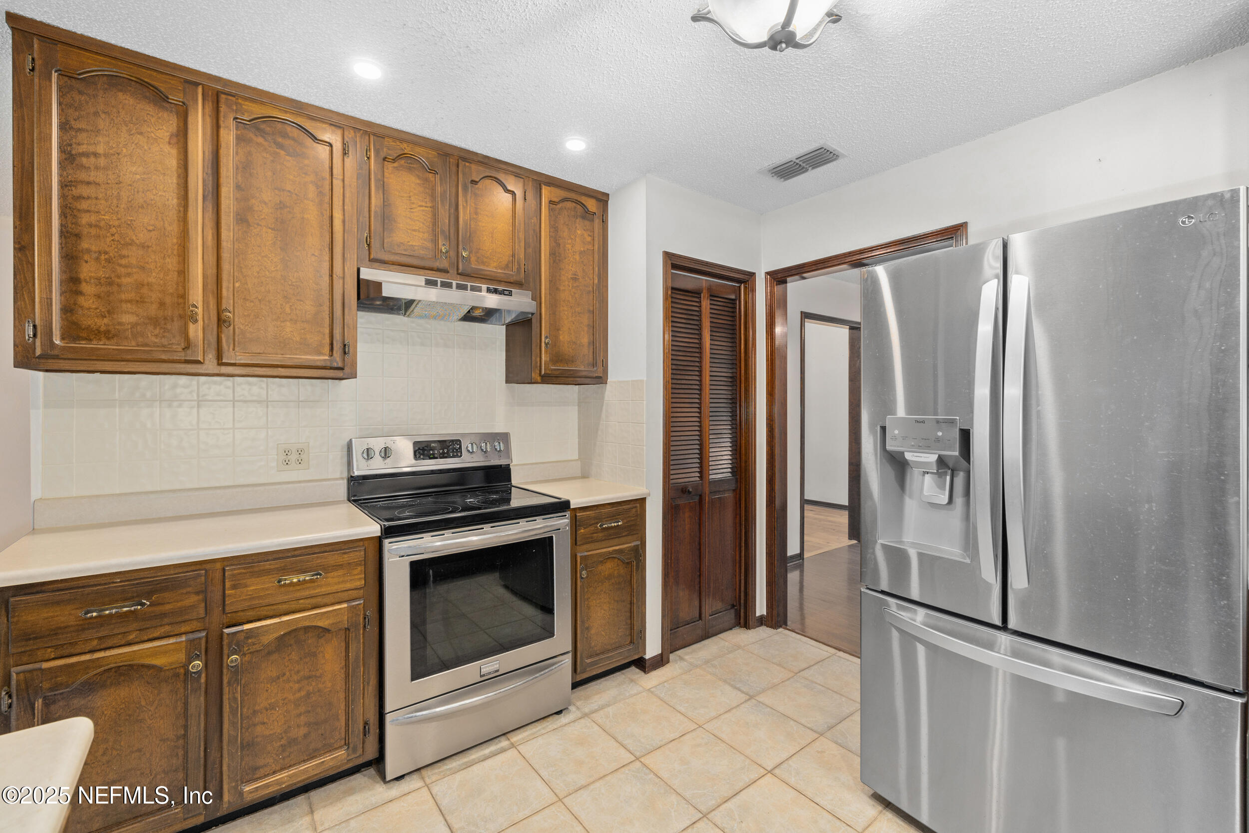 10310 Old Kings Road Jacksonville, FL 32219 - Photo 17 of 43 Attractive Tile Backsplash!