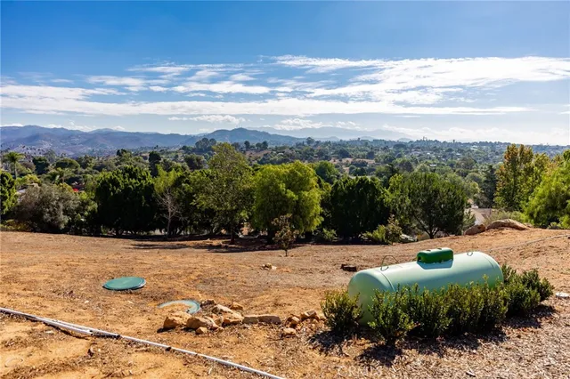 $985,000 | 812 Quail Hill Road, Fallbrook, CA 92028