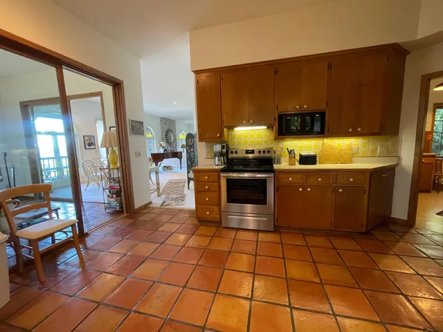 $3,500 | 44 Peninsula Road, Dellwood, MN 55110