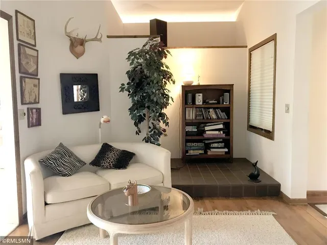 $3,500 | 44 Peninsula Road, Dellwood, MN 55110