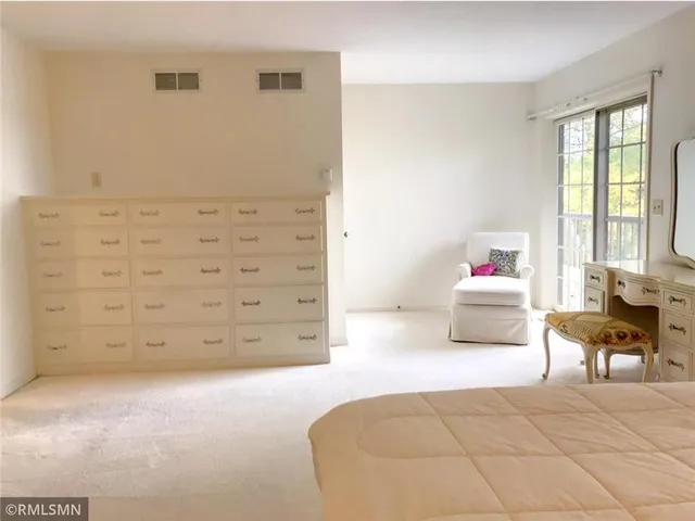 $3,500 | 44 Peninsula Road, Dellwood, MN 55110