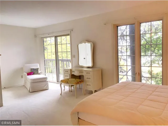 $3,500 | 44 Peninsula Road, Dellwood, MN 55110