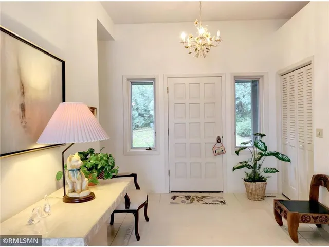 $3,500 | 44 Peninsula Road, Dellwood, MN 55110