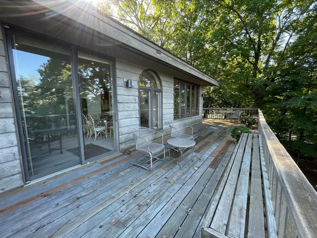 $3,500 | 44 Peninsula Road, Dellwood, MN 55110