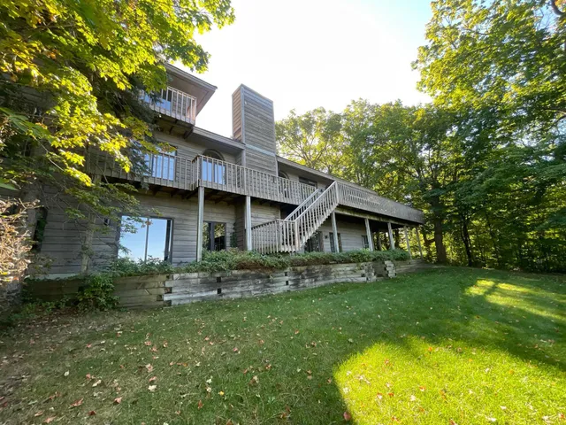 $3,500 | 44 Peninsula Road, Dellwood, MN 55110