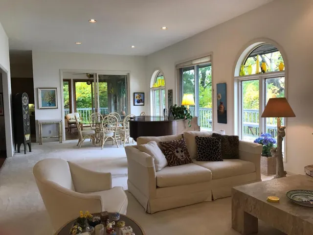 $3,500 | 44 Peninsula Road, Dellwood, MN 55110