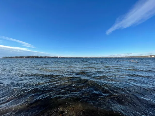 $3,500 | 44 Peninsula Road, Dellwood, MN 55110