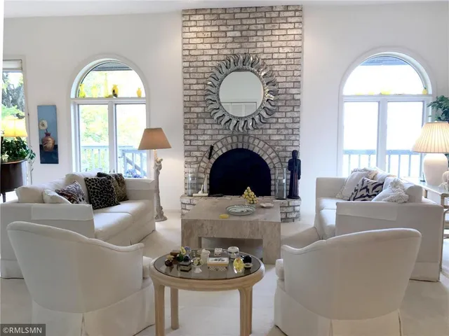 $3,500 | 44 Peninsula Road, Dellwood, MN 55110