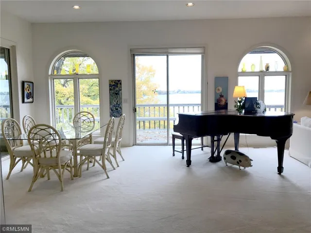 $3,500 | 44 Peninsula Road, Dellwood, MN 55110