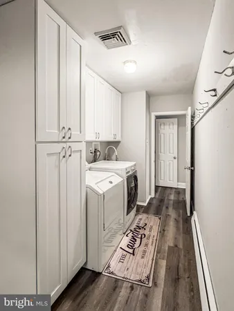 a view of utility room with washer and dryer