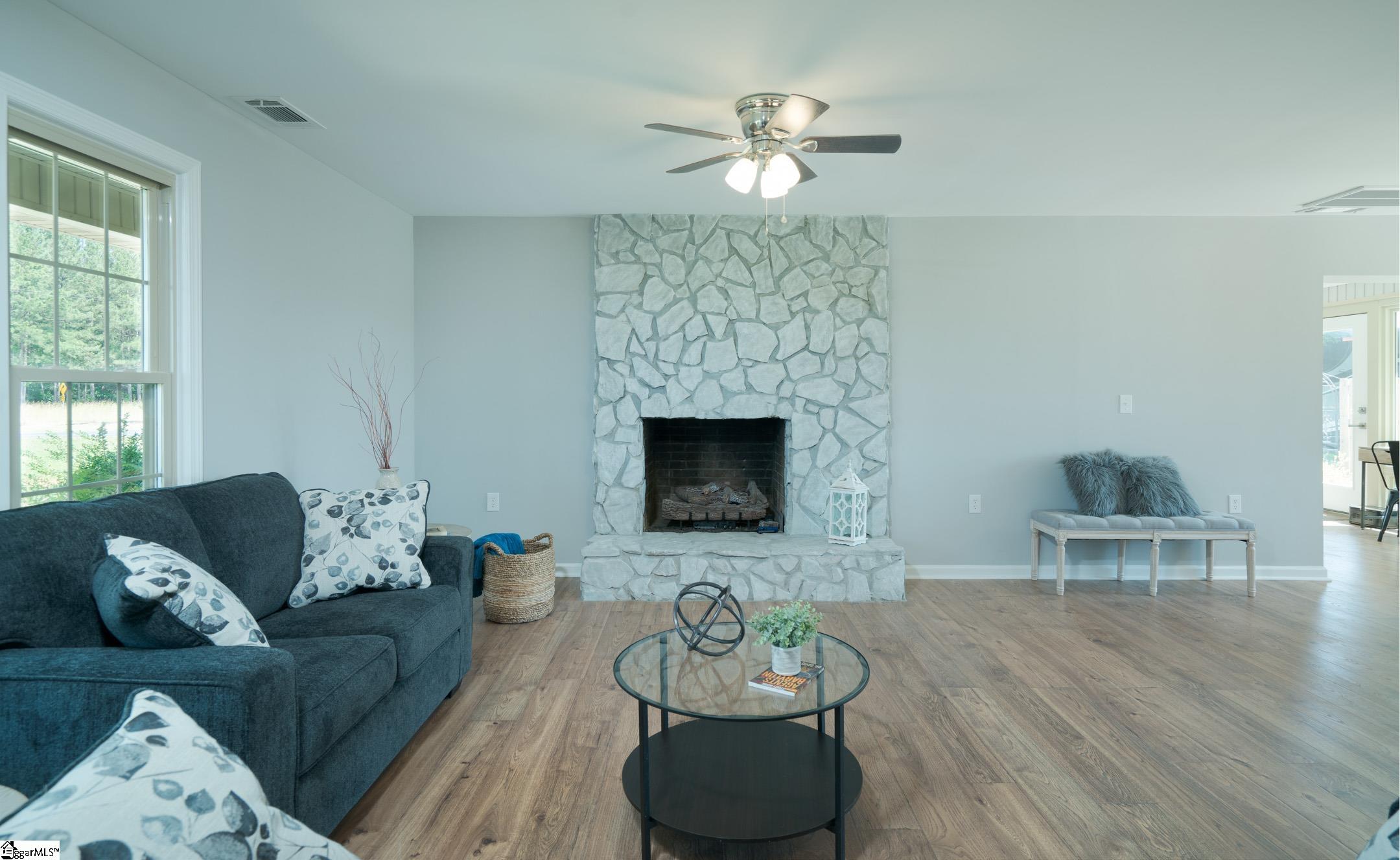 1526 Pitts Road Laurens, SC 29360 - Photo 6 of 35