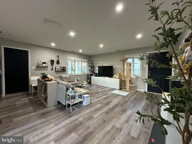 $369,000 | 28 Outlook Lane, Levittown, PA 19055