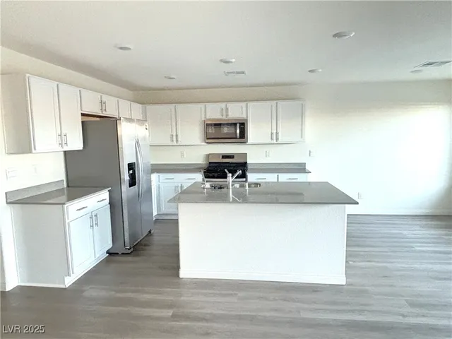 $2,100 | 3498 La Cura Avenue, Las Vegas, NV 89141