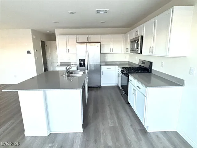 $2,100 | 3498 La Cura Avenue, Las Vegas, NV 89141