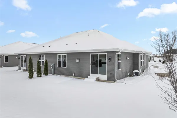 $402,900 | 520 Hunter Oaks Boulevard, Unit 801, Watertown, WI 53094