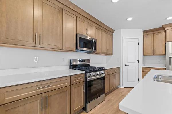 $402,900 | 520 Hunter Oaks Boulevard, Unit 801, Watertown, WI 53094