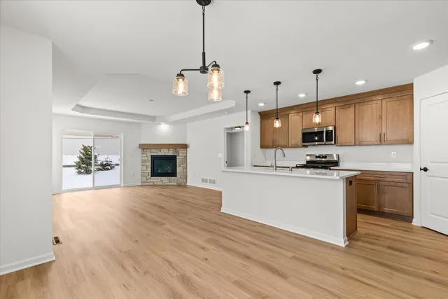 $402,900 | 520 Hunter Oaks Boulevard, Unit 801, Watertown, WI 53094