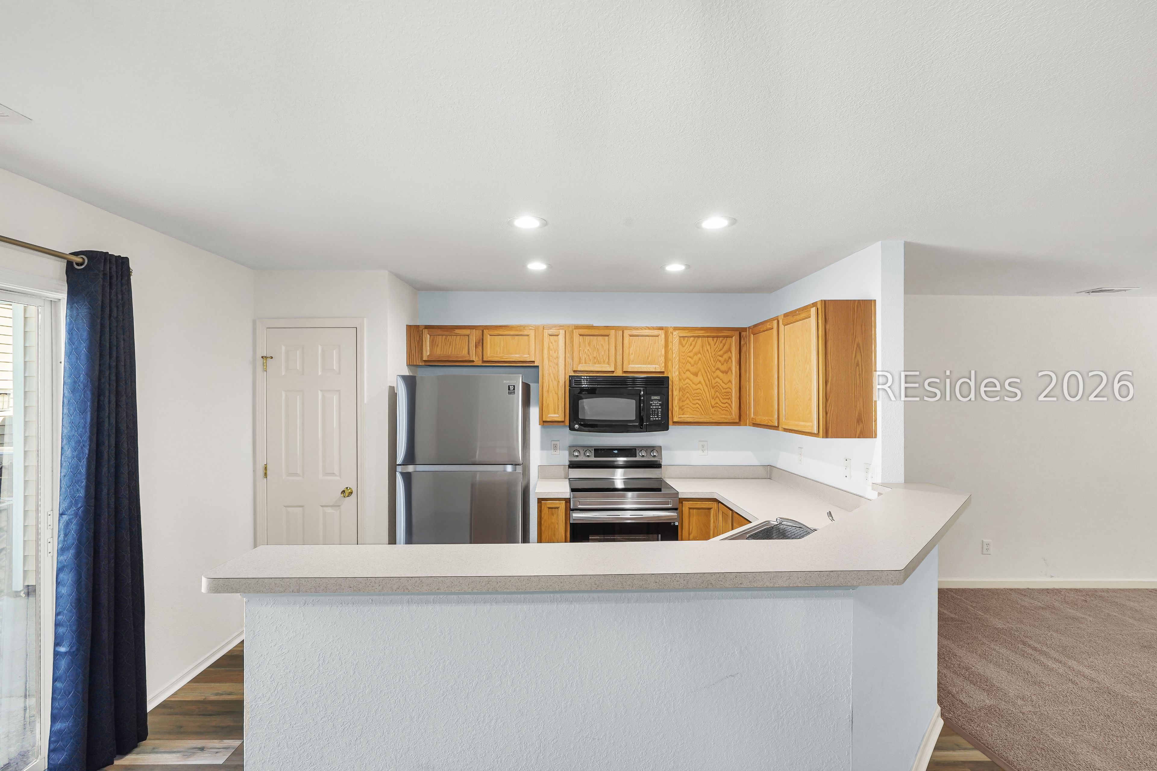 347 Campus Lane Bluffton, SC 29909 - Photo 8 of 29 Large kitchen breakfast bar