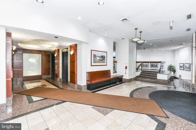 a view of a back yard