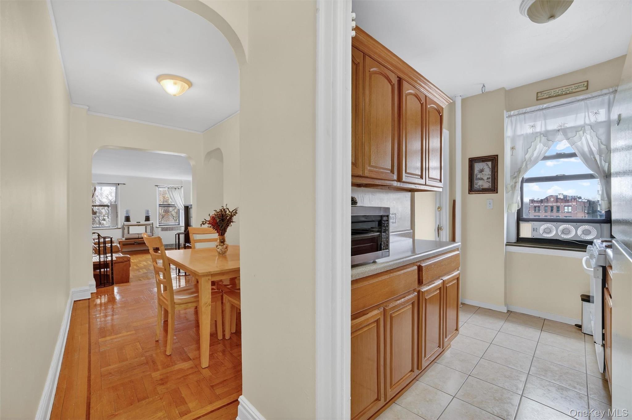 2962 Decatur Avenue, Unit 5 Bronx, NY 10458 - Photo 2 of 17 Entry