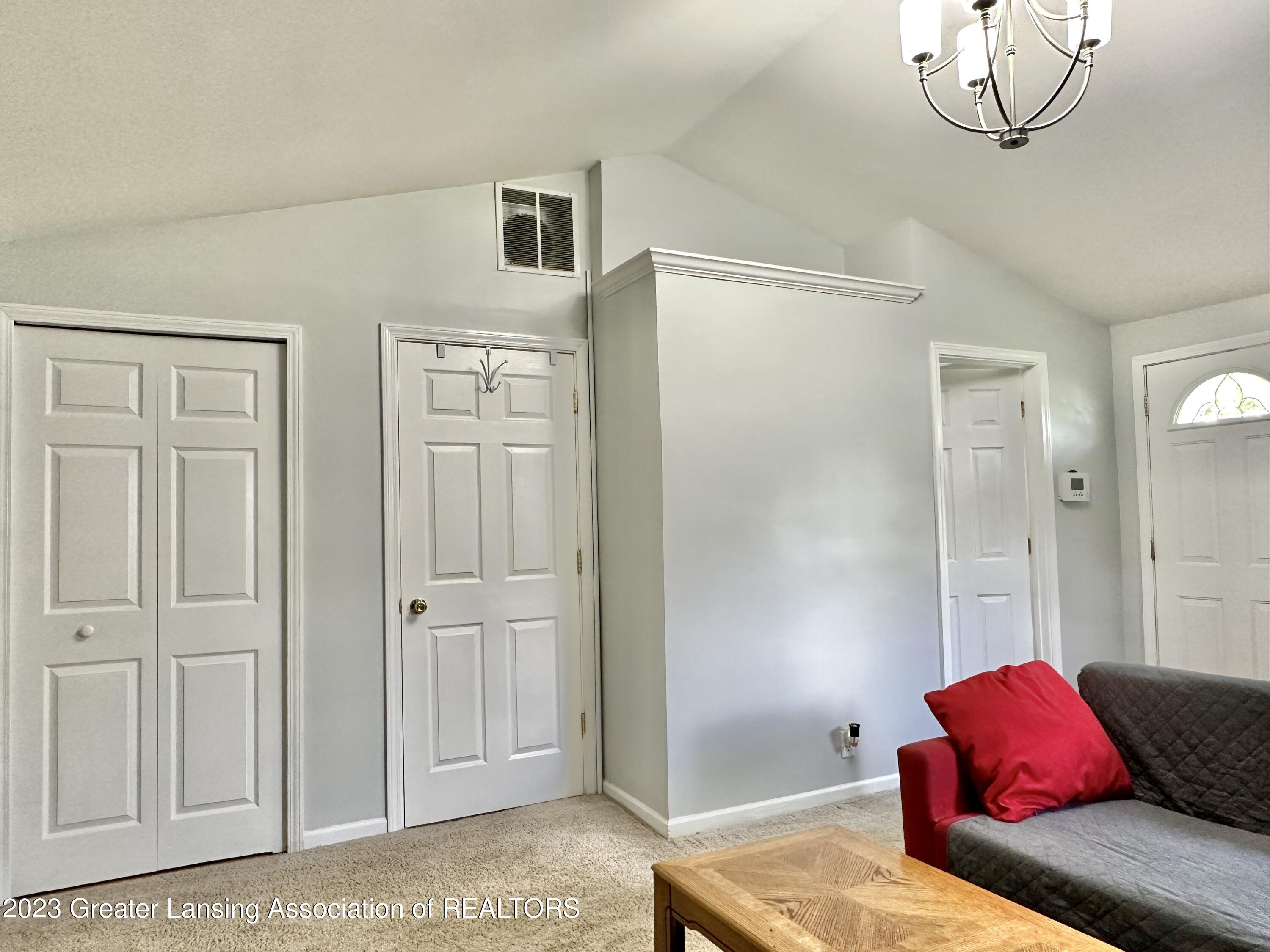 6501 Cooper Road Lansing, MI 48911 - Photo 13 of 53 Living Room