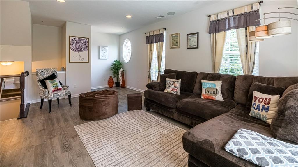 319 Rosecliff Road Wexford, PA 15090 - Photo 4 of 25 9' Ceilings, Recessed Lighting, Neutral Decor and Luxury Flooring