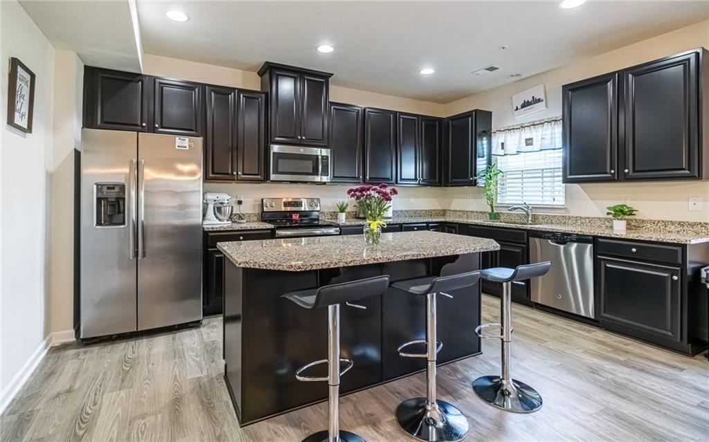 319 Rosecliff Road Wexford, PA 15090 - Photo 7 of 25 Kitchen Island, Granite Counters, Recessed Lighting, Stainless Appliances