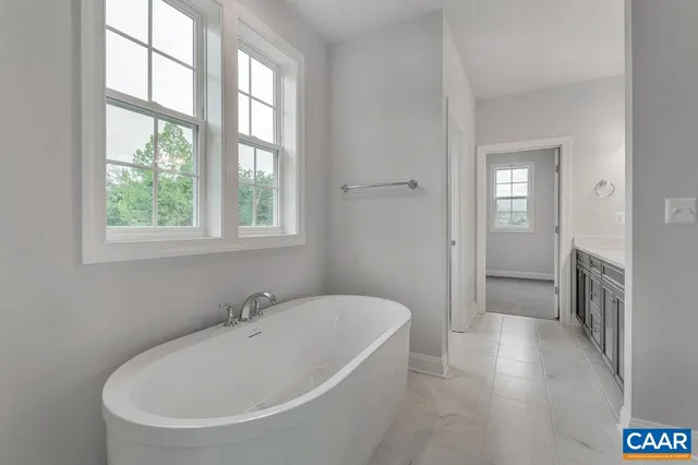 a view of entryway with window