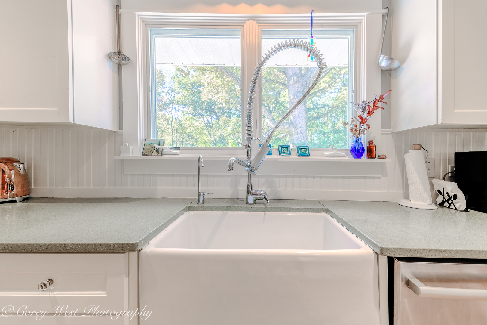11N226 Peplow Road Hampshire, IL 60140 - Photo 7 of 44 a bathroom with a tub a sink and a window