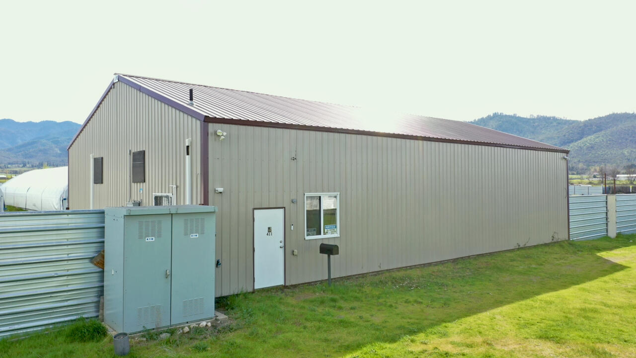 411 Hartley Road Talent, OR 97540 - Photo 2 of 17 555D3AD5E5B55FB281E485E8704C49D2