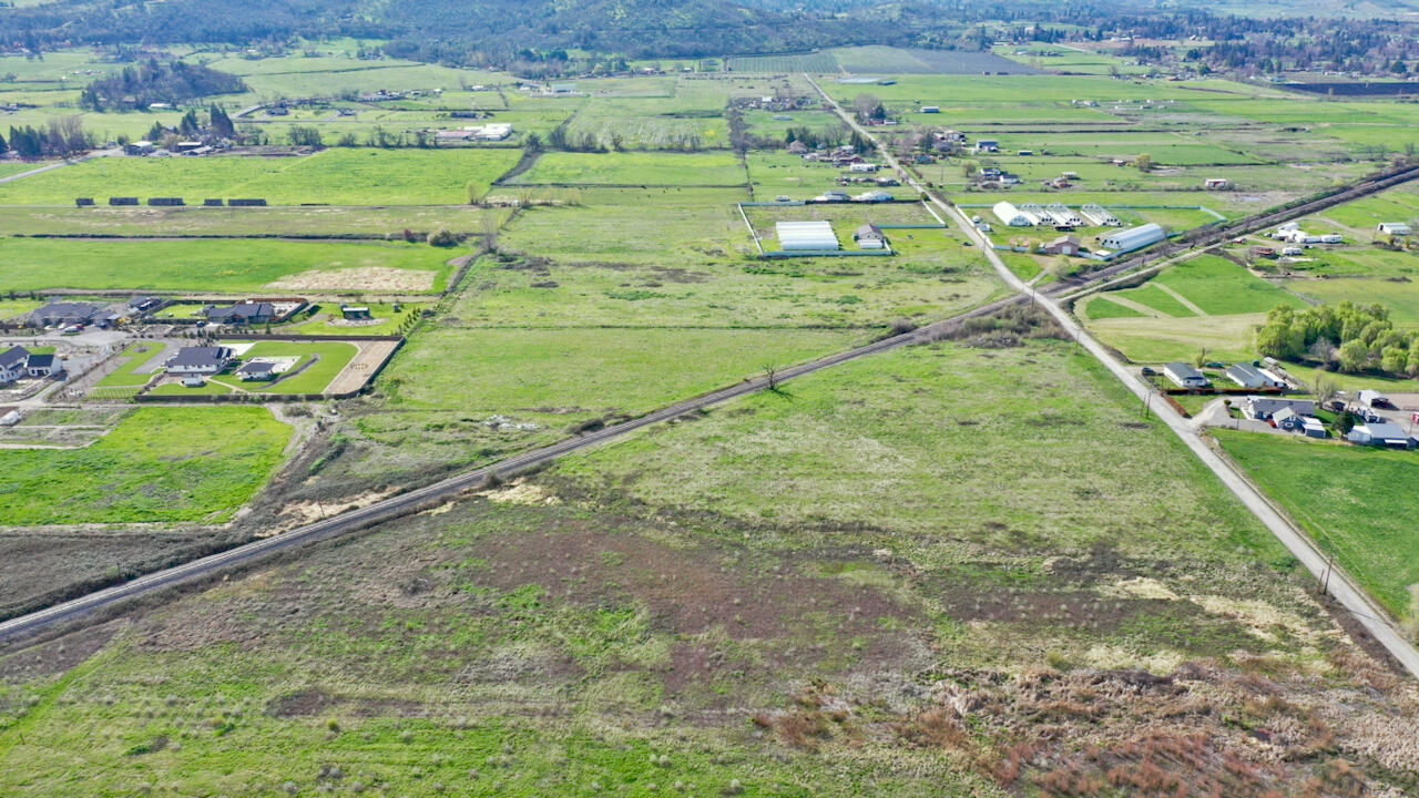 411 Hartley Road Talent, OR 97540 - Photo 9 of 17 B71AD8CEA5485BEAA7AA904218D9FF2C