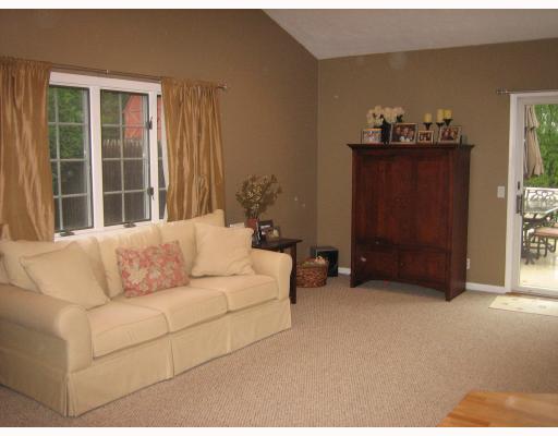 125 Larchmont Road Warwick, RI 02886 - Photo 3 of 6 Den/Family/Great Room.